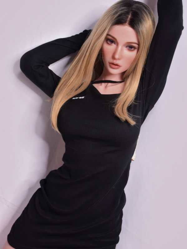 Ivanka Ricci – Elsa Babe 165cm